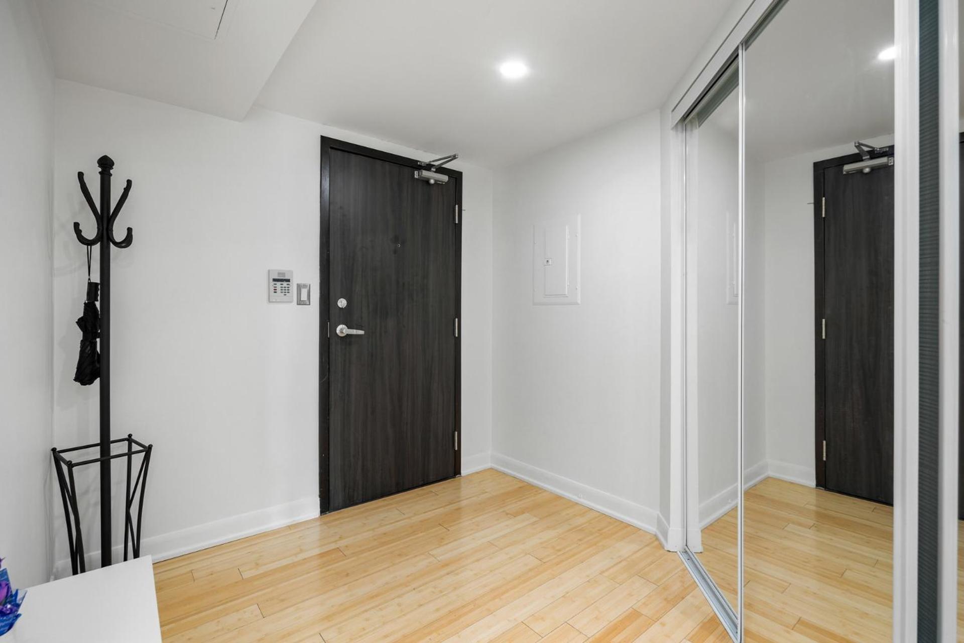 Modern 2-Bedroom Condo W Floor To Ceiling Windows Торонто Екстериор снимка