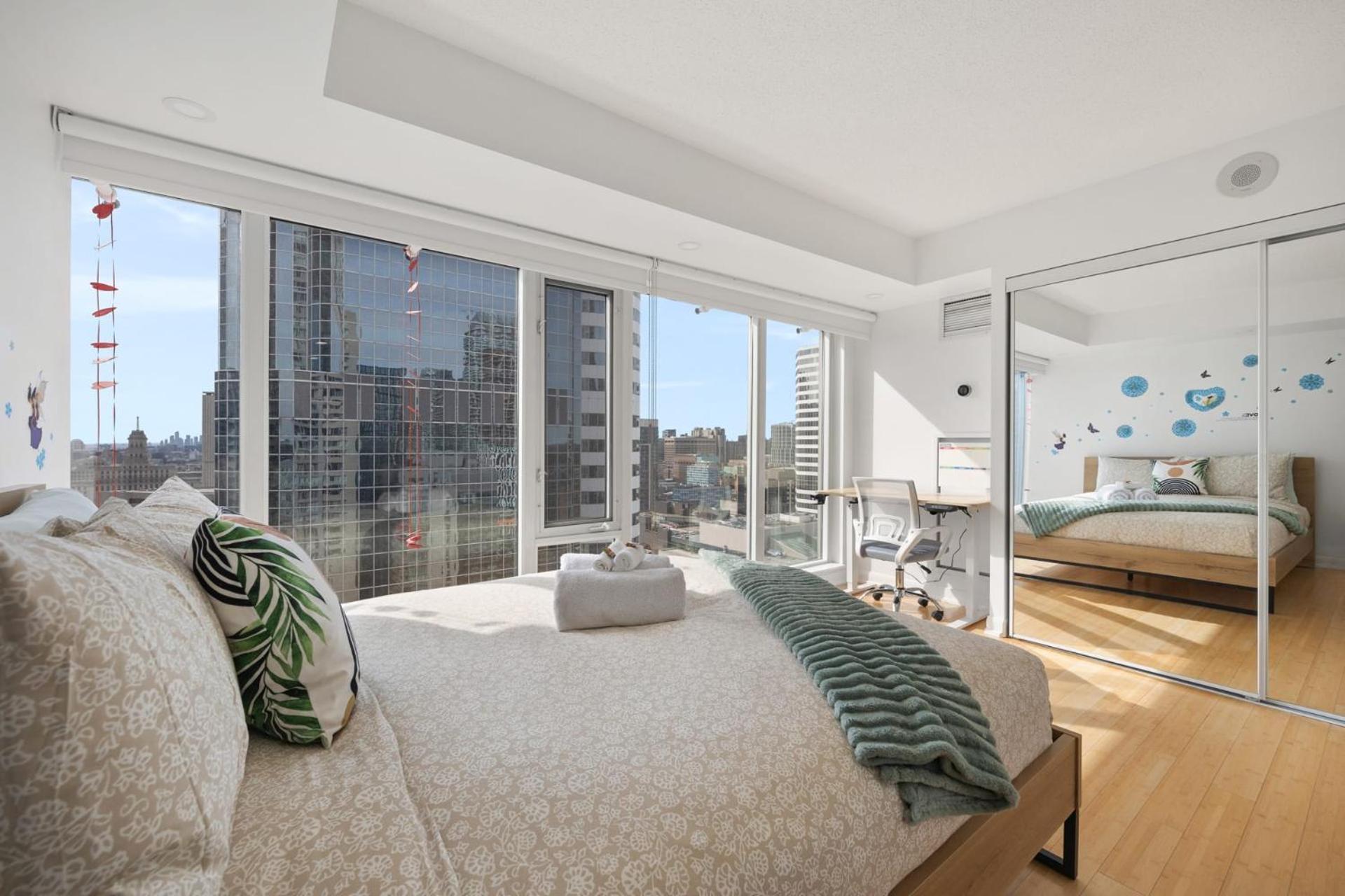 Modern 2-Bedroom Condo W Floor To Ceiling Windows Торонто Екстериор снимка