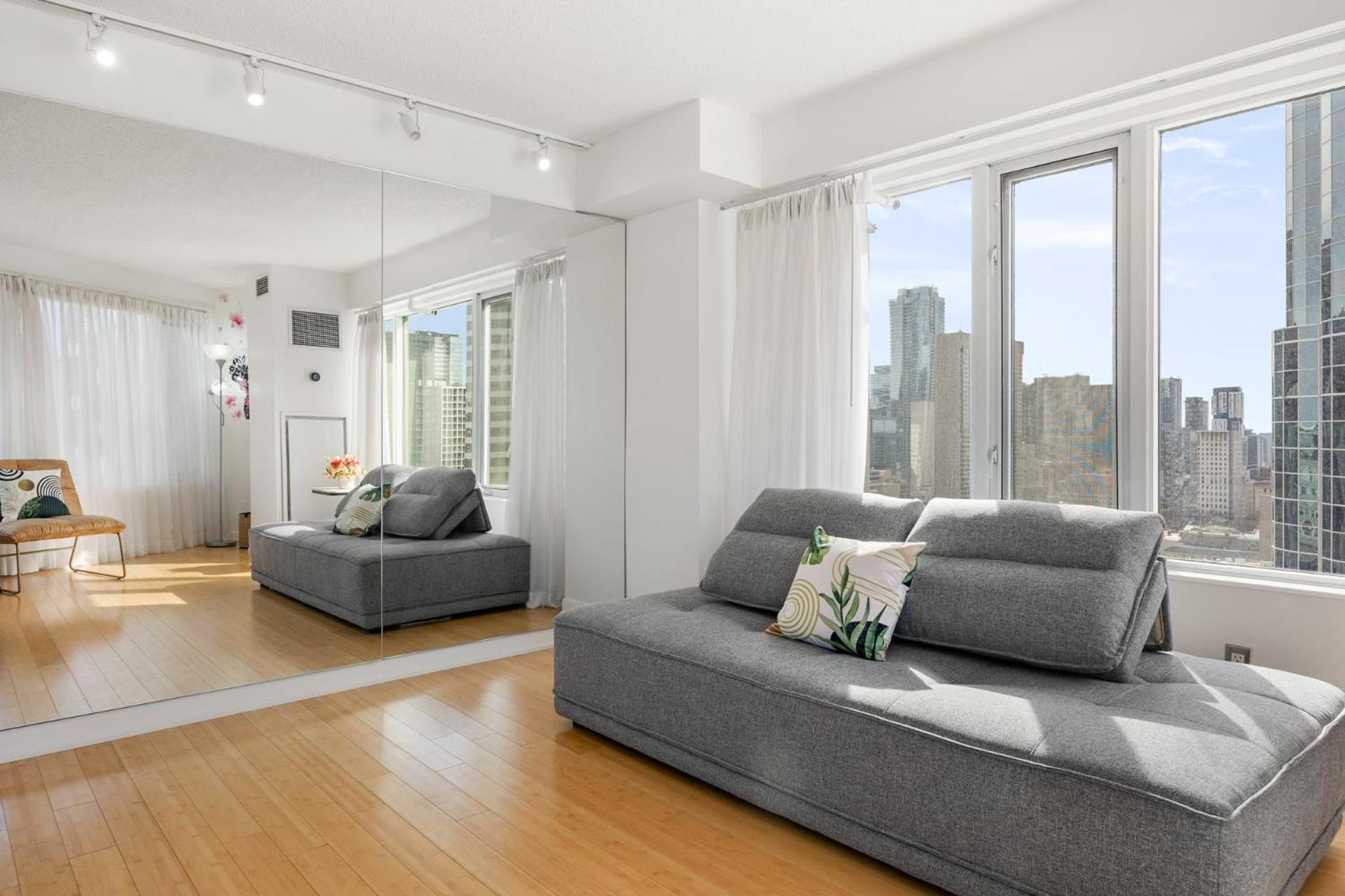 Modern 2-Bedroom Condo W Floor To Ceiling Windows Торонто Екстериор снимка