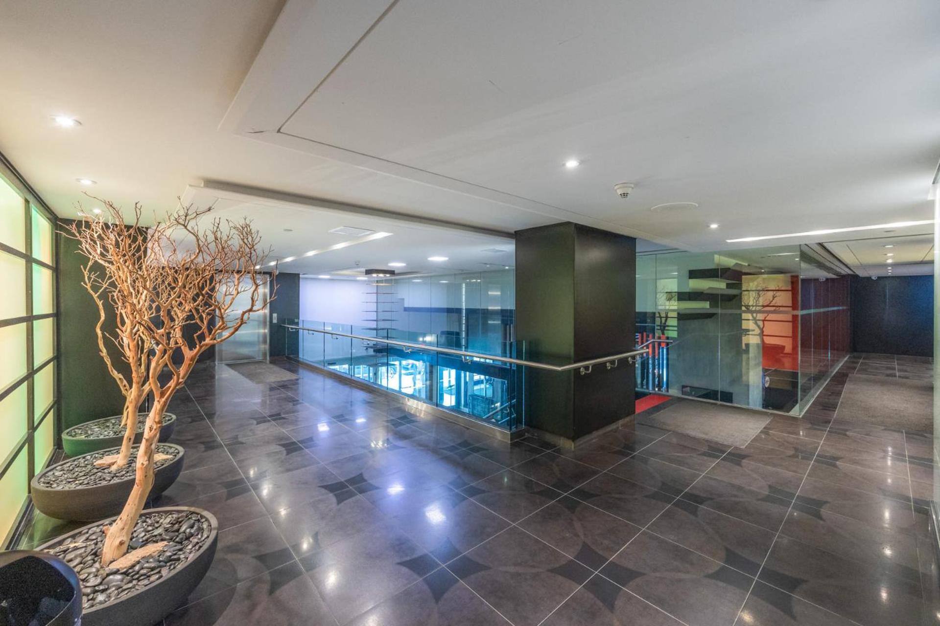 Modern 2-Bedroom Condo W Floor To Ceiling Windows Торонто Екстериор снимка