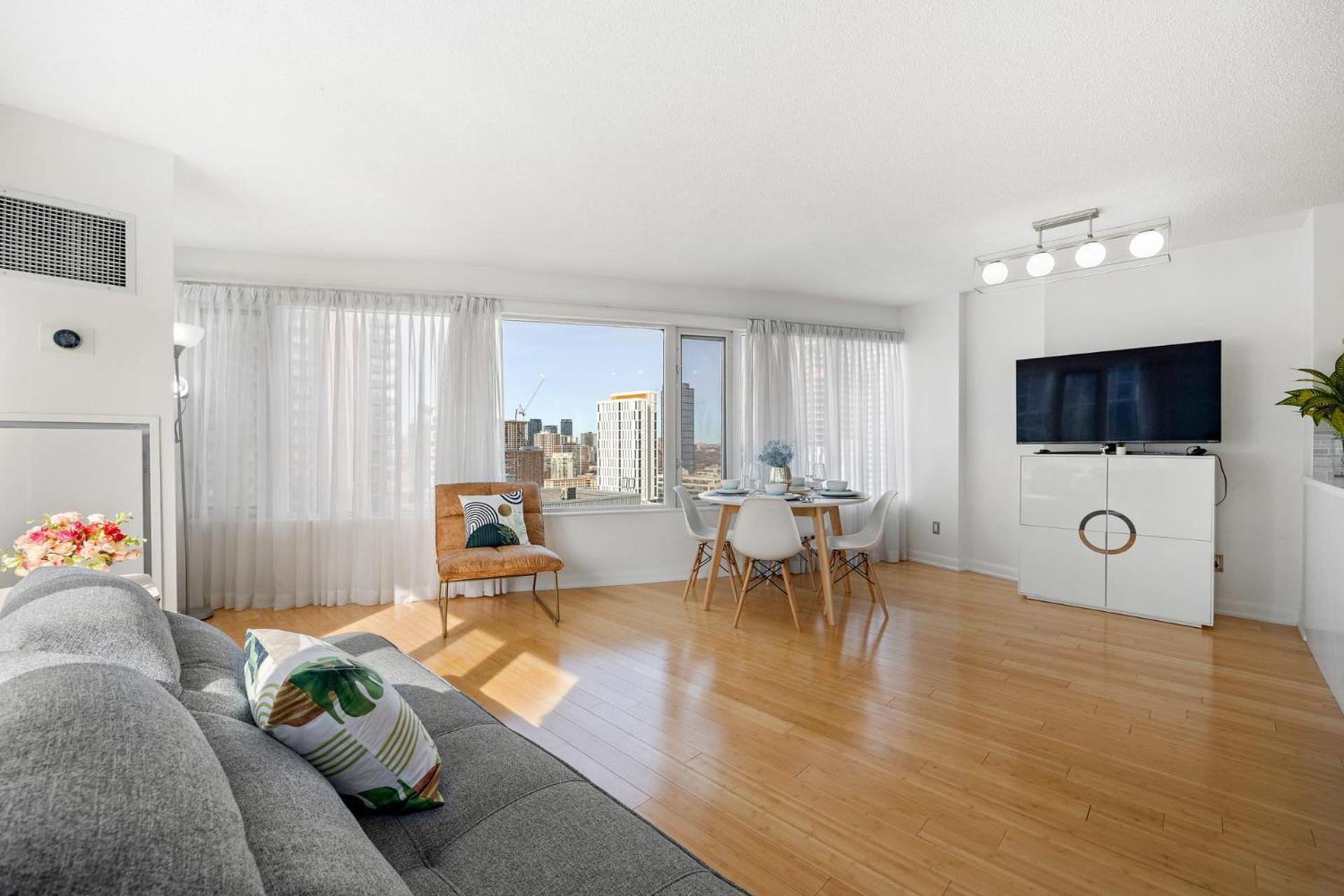 Modern 2-Bedroom Condo W Floor To Ceiling Windows Торонто Екстериор снимка