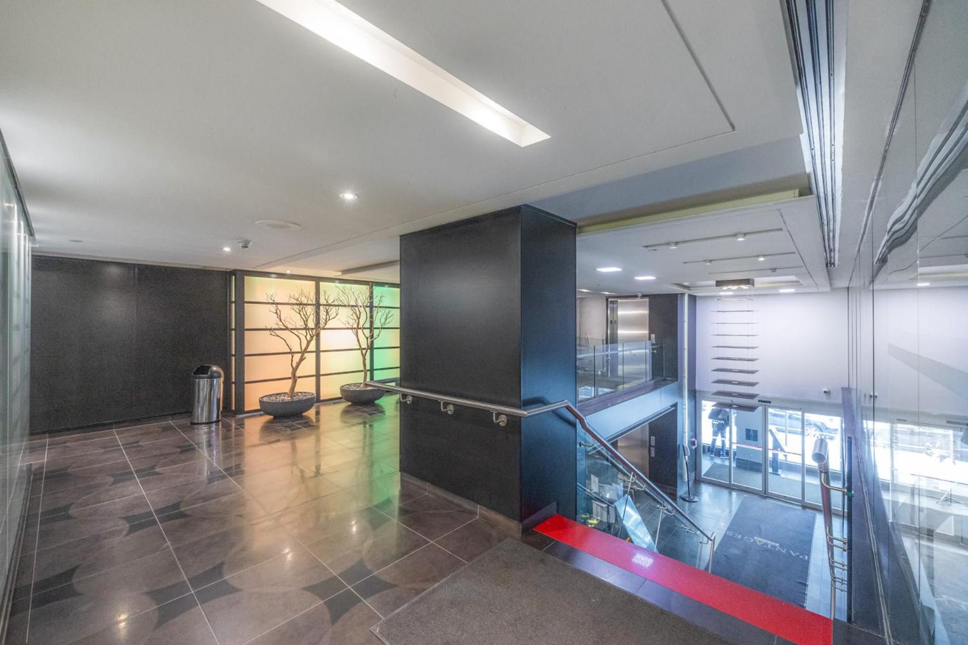 Modern 2-Bedroom Condo W Floor To Ceiling Windows Торонто Екстериор снимка