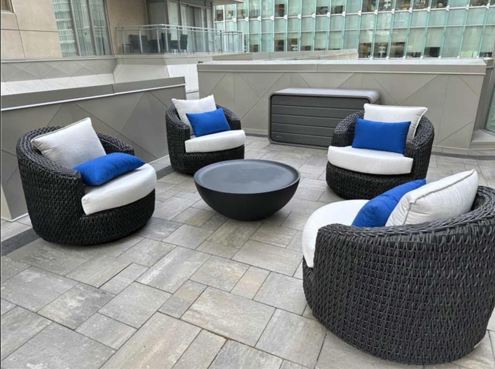 Modern 2-Bedroom Condo W Floor To Ceiling Windows Торонто Екстериор снимка
